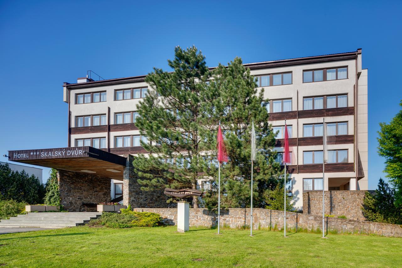 Hotel Skalsky Dvur Bystrice nad Pernstejnem Exteriör bild